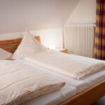 Schlafzimmer mit Doppelbett